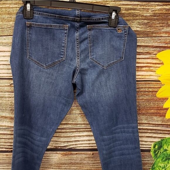 Jessica Simpson Maternity pull on jean pants 👖 - Picture 3 of 5